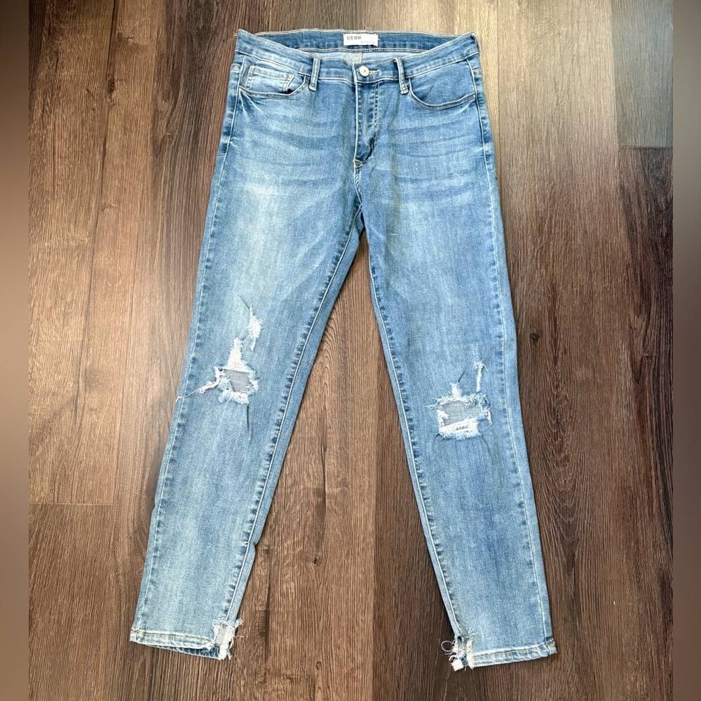 Lulu’s hellahectik light blue distressed skinny ankle jeans